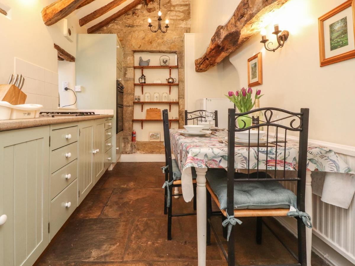 Beehive Cottage Bentham Bagian luar foto