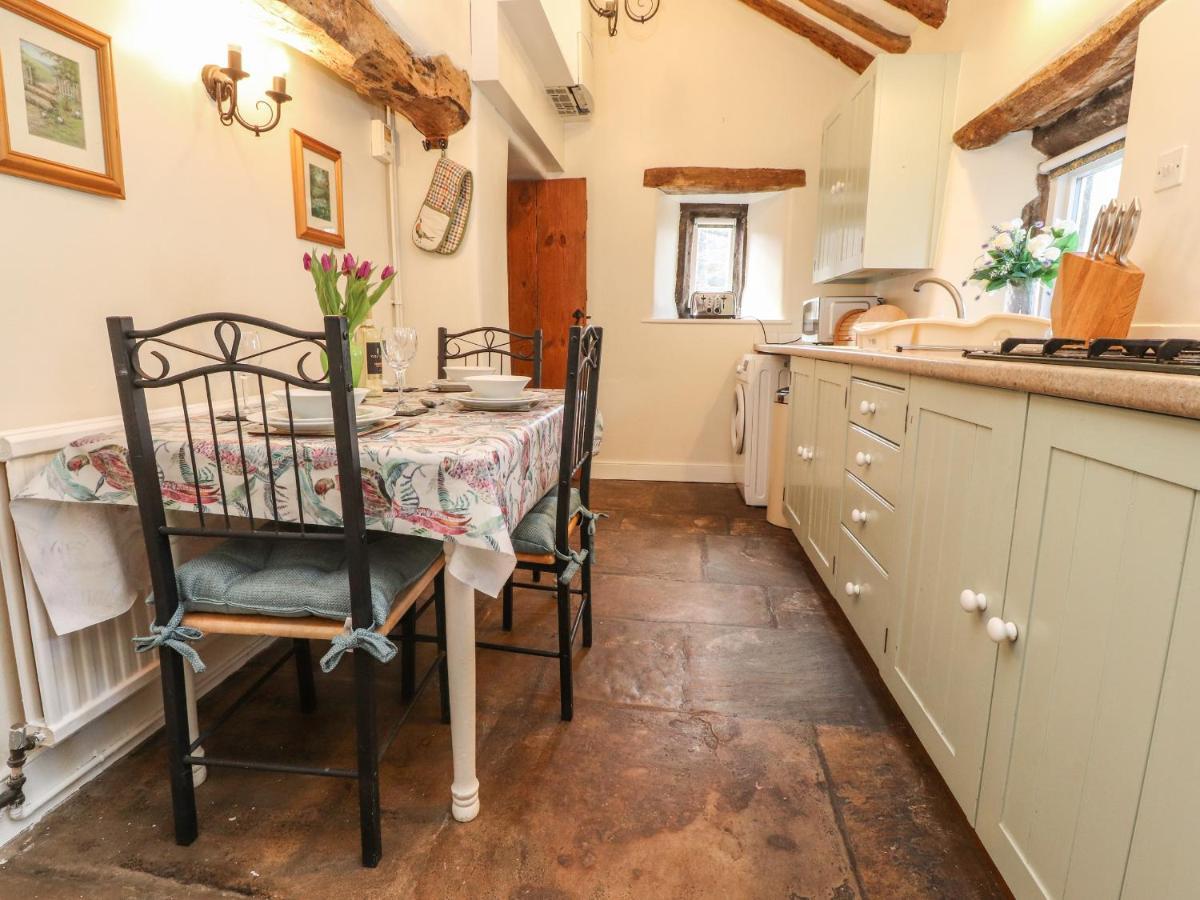 Beehive Cottage Bentham Bagian luar foto